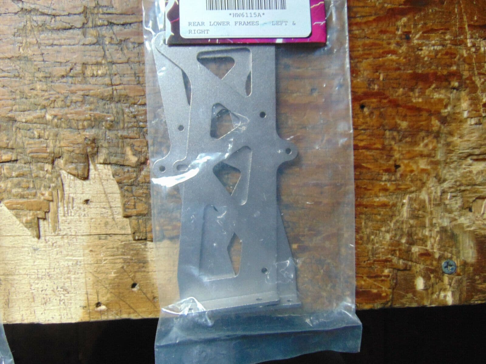 CENTURY PREDATOR REAR LOWER FRAMES L & R HW6115A BNIB – RCHeliTrader