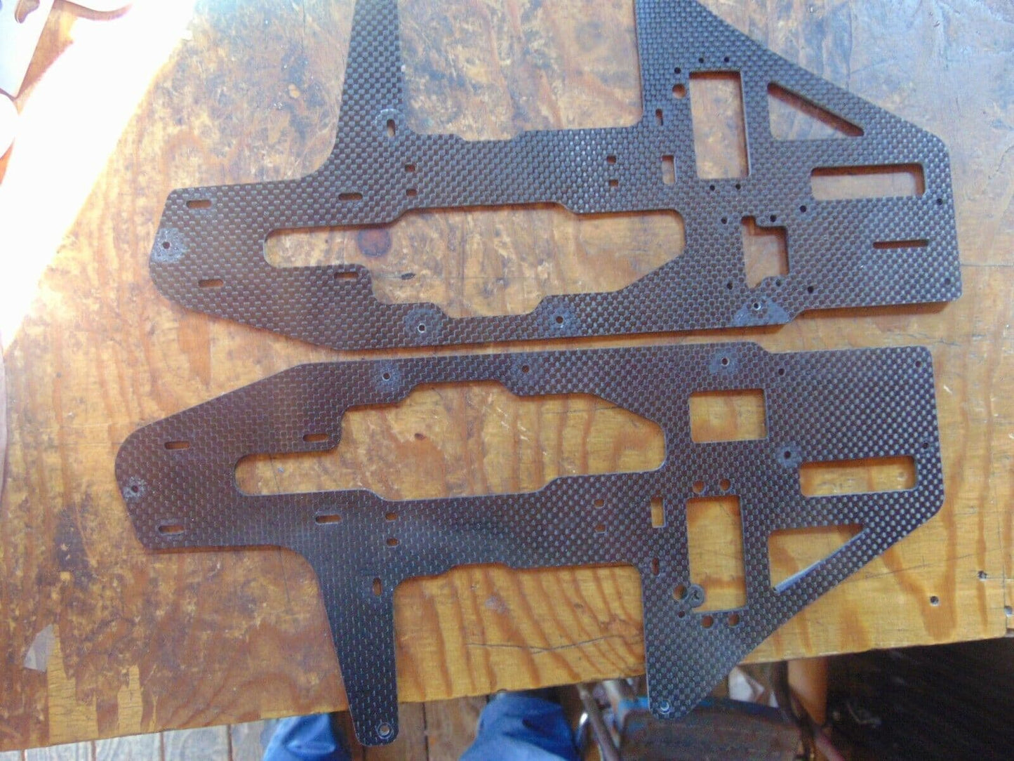 COMPASS 7HV CARBON FIBRE UPPER MAIN FRAME SIDES (PAIR)
