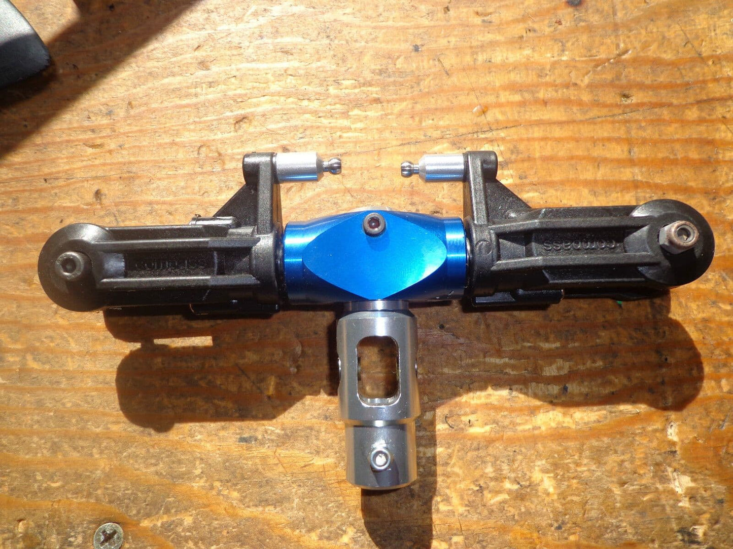 COMPASS KNIGHT MAIN ROTOR HEAD ASSEMBLY C/W BLUE ALLOY HUB