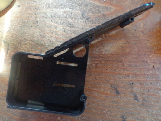ELY-Q VISION 90 RADIO/BATTERY TRAY