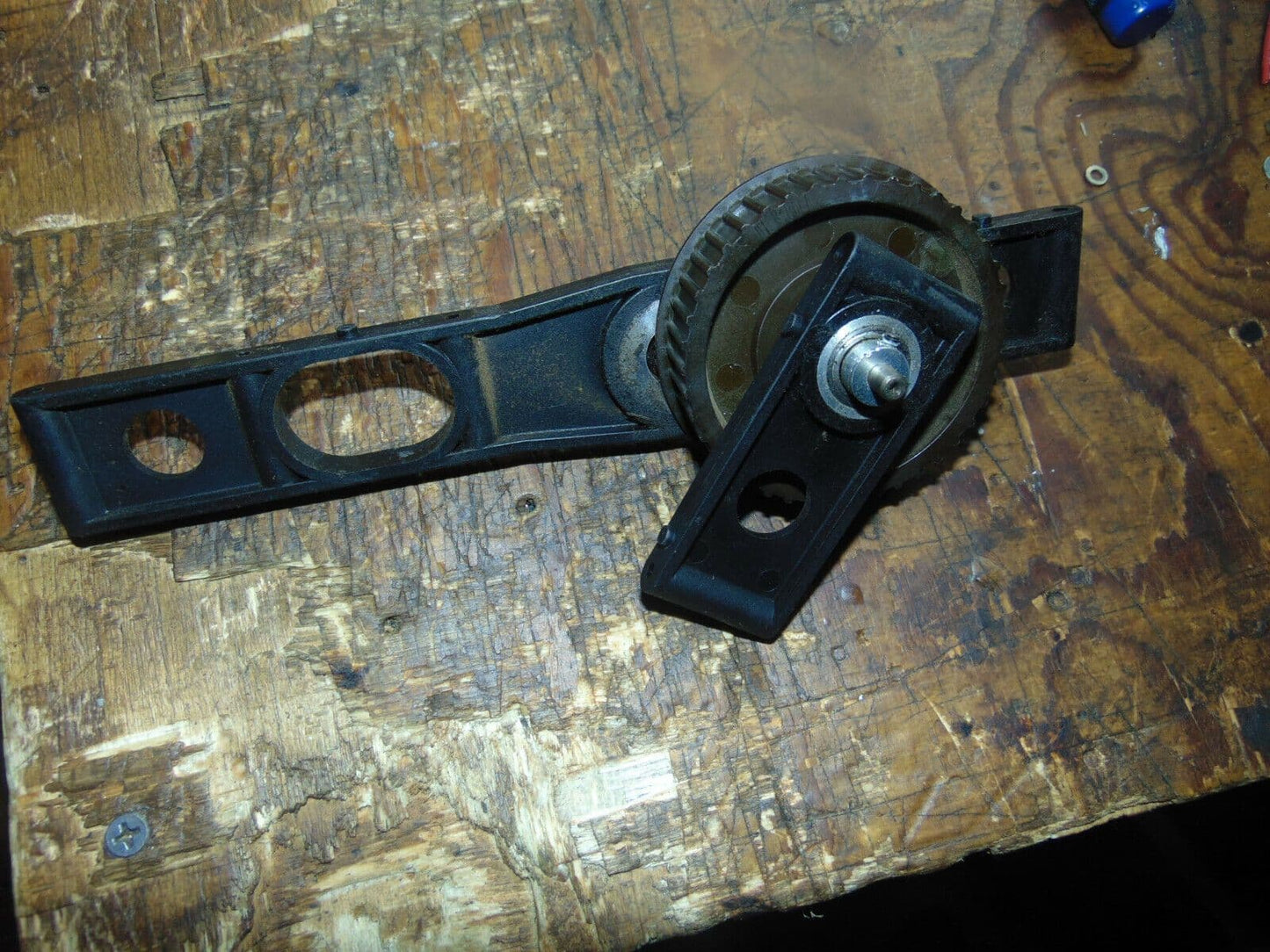 FUTURA TRAINER GASSER MAIN DRIVE GEAR WITH TRANSFER SHAFT & GEAR, LOWER BEARING