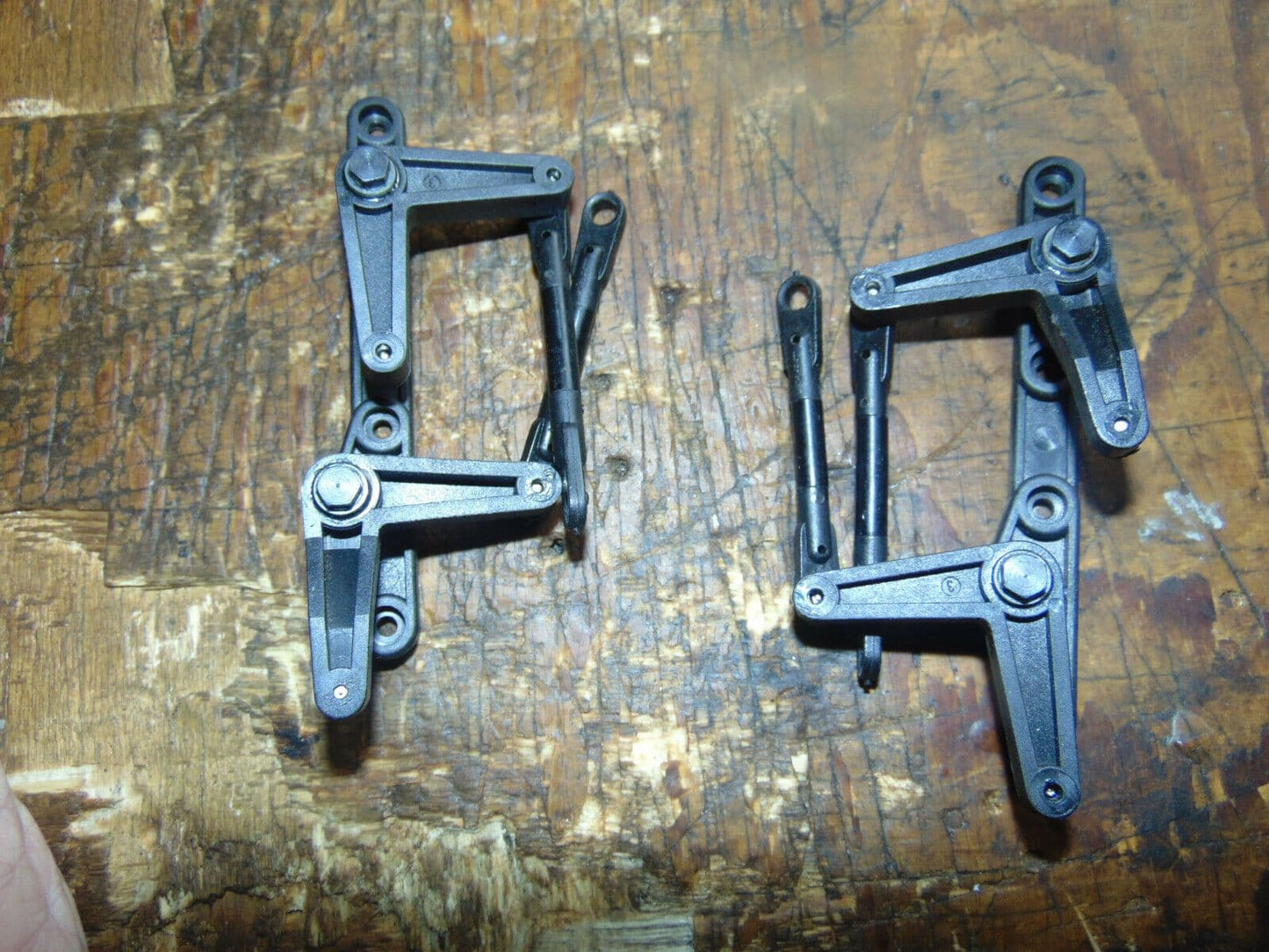 FUTURA TRAINER GASSER SWASHPLATE CONTROL ARMS C/W LINKS