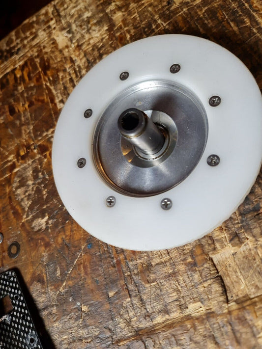 HENSELEIT 3D MP-XL E TAIL ROTOR DRIVE GEAR C/W MOUNTING HUB & BEARING SLEEVE