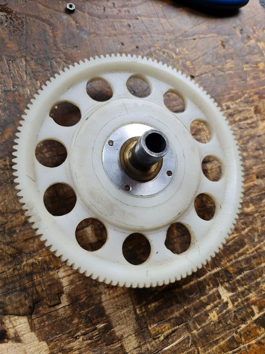 HENSELEIT 3DMP-E  MAIN SHAFT DRIVE GEAR C/W ONE-WAY BEARING