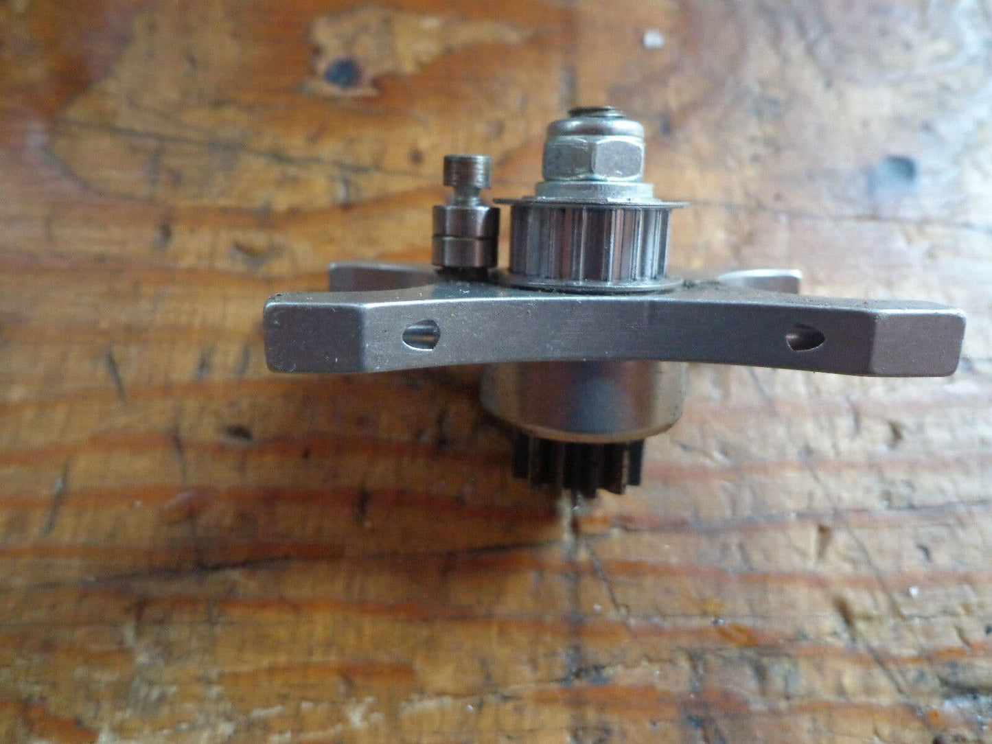 HENSELEIT 3DNT TAIL DRIVE PINION & MOUNT