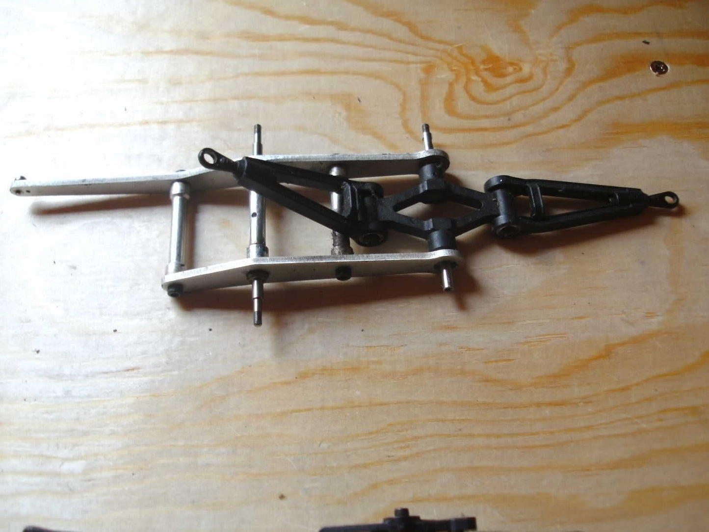 HIROBO FREYA ALLOY PITCH CONTROL ARM AND PLASTIC ELEVATOR CONTROL