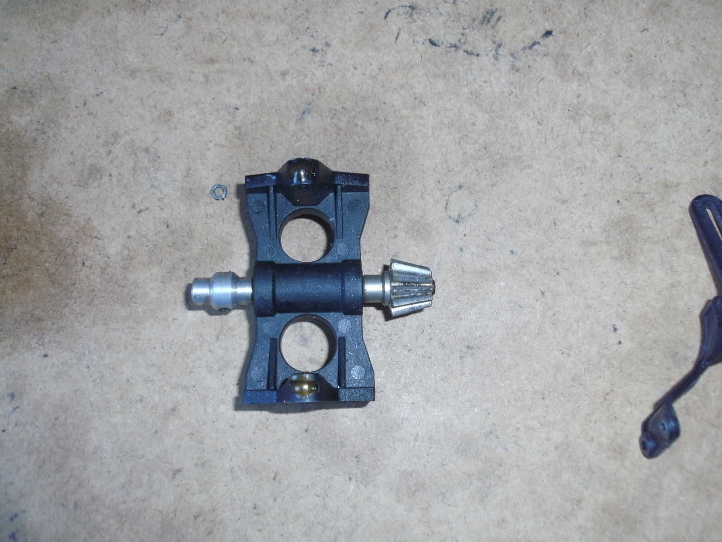HIROBO FREYA TAIL DRIVE PINION AND MOUNTING