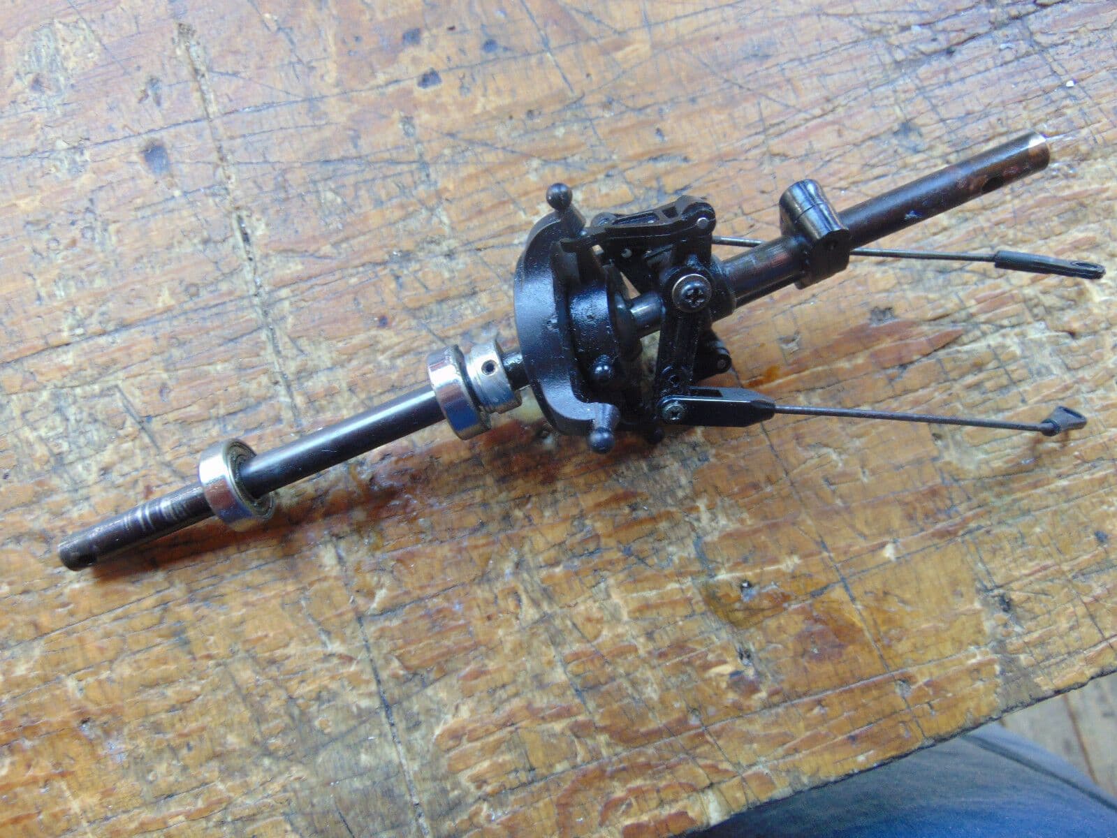 HIROBO LAMA 30 MAIN ROTOR SHAFT ASSEMBLY EARLY TYPE – RCHeliTrader