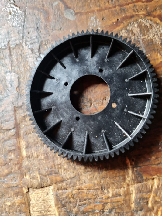 HIROBO SCEADU 30 MAIN & TAIL DRIVE GEAR TAKEN FROM KIT UNUSED