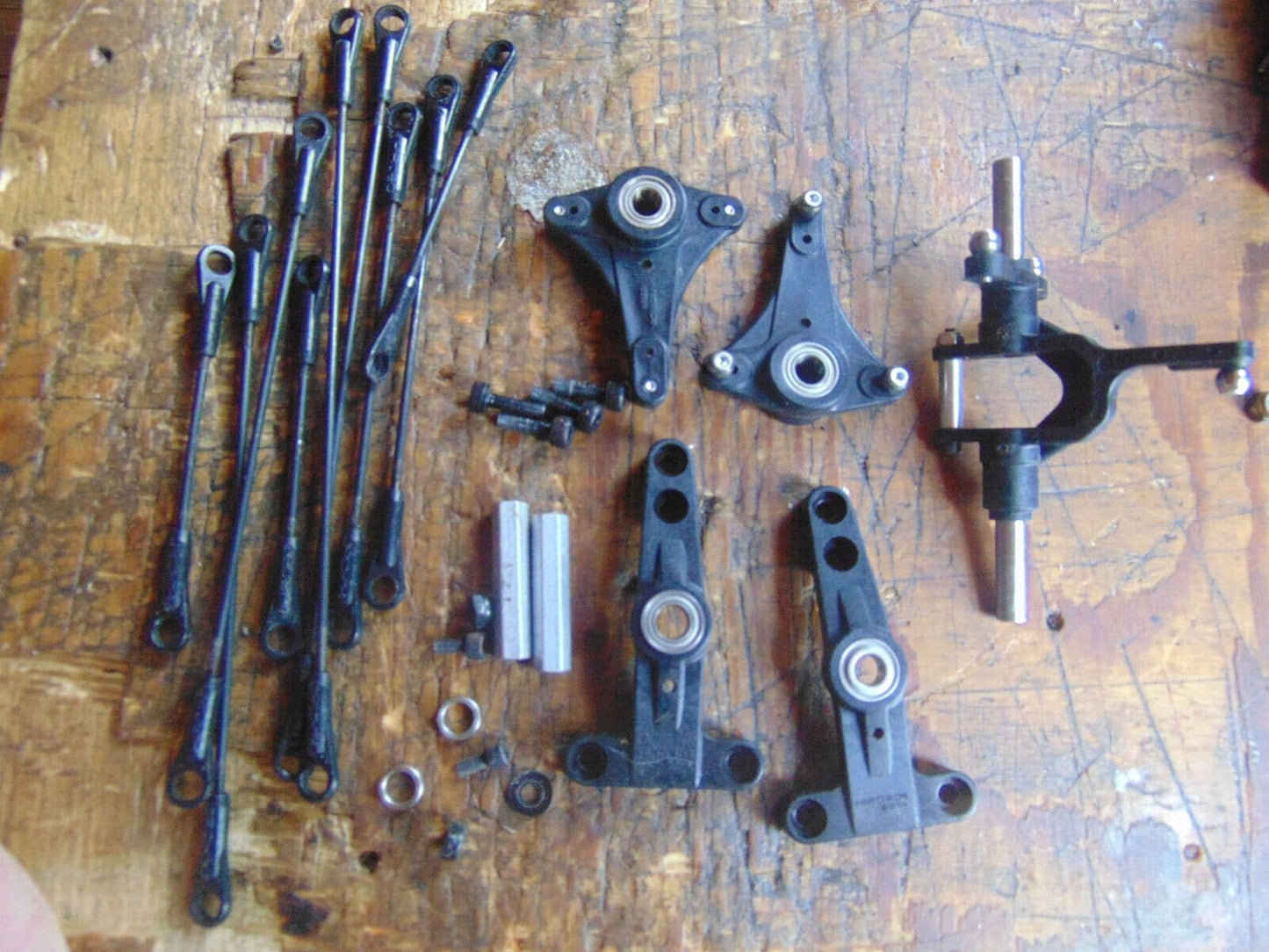 HIROBO SDX 50 ELEVATOR & AILERON CONTROL ASSEMBLIES FOR CCPM C/W SERVO LINKS