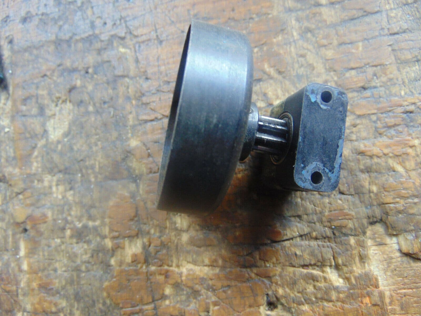 ISHIMASA / GRAUPNER PLAYBOY CLUTCH BELL HOUSING ASSEMBLY C/W PINION
