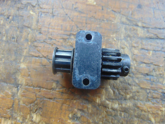 ISHIMASA / GRAUPNER PLAYBOY TAIL DRIVE PINION C/W BEARINGS
