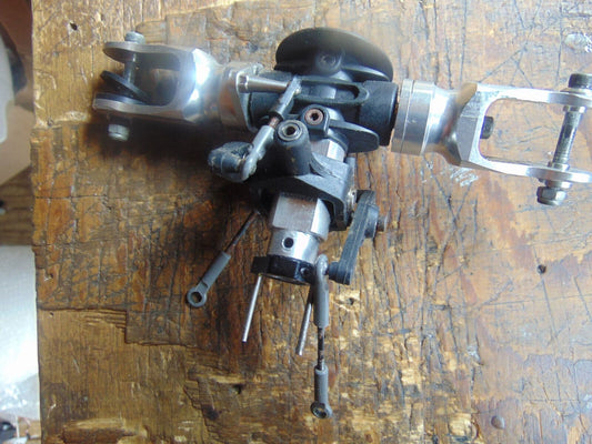 JR AIRSKIPPER MAIN ROTOR HEAD WITH METAL BLADE GRIPS & FLYBAR SEESAW