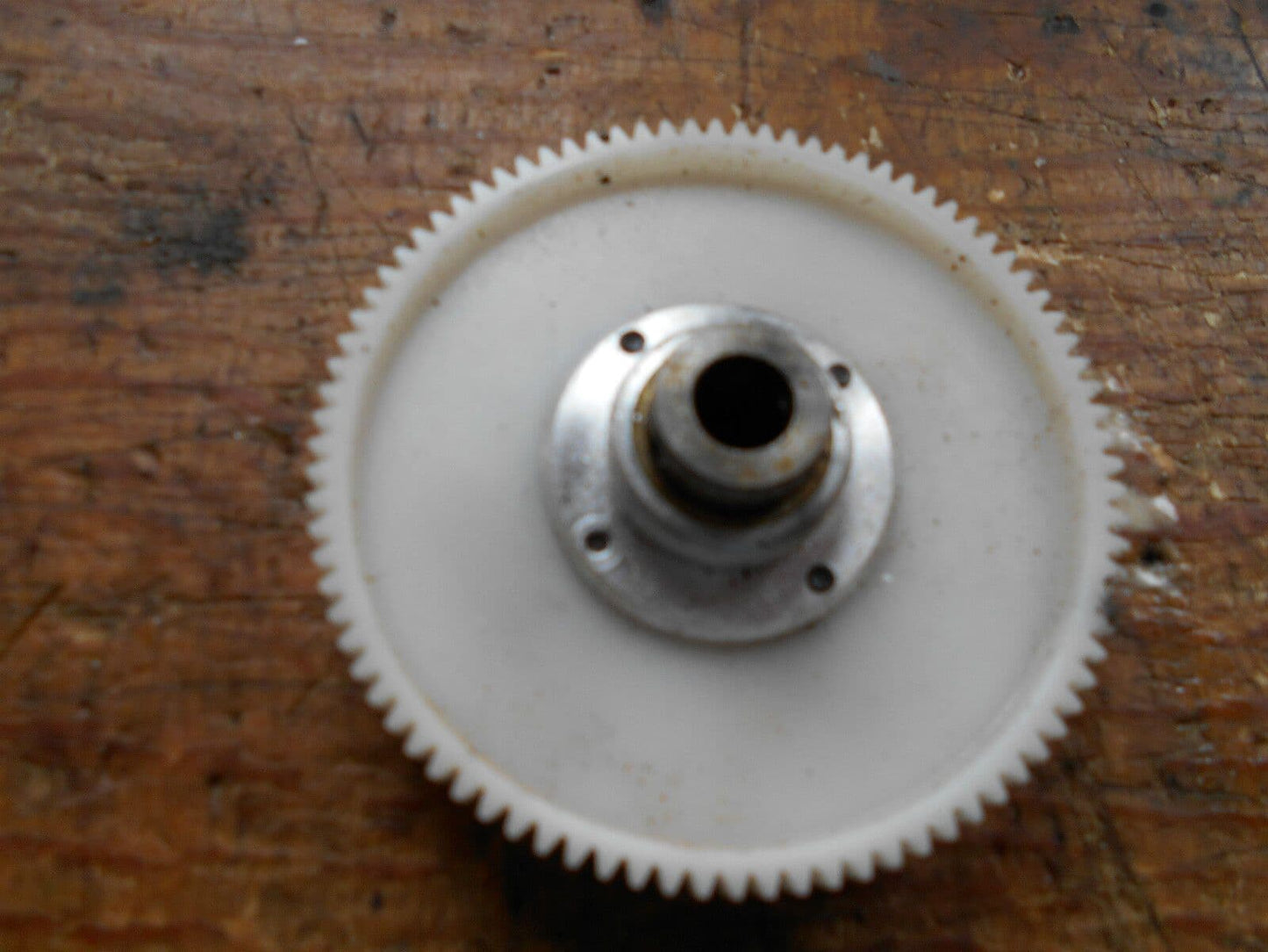 JR ERGO 30 / 50 MAIN ROTOR SHAFT DRIVE GEAR & ONE-WAY BEARING