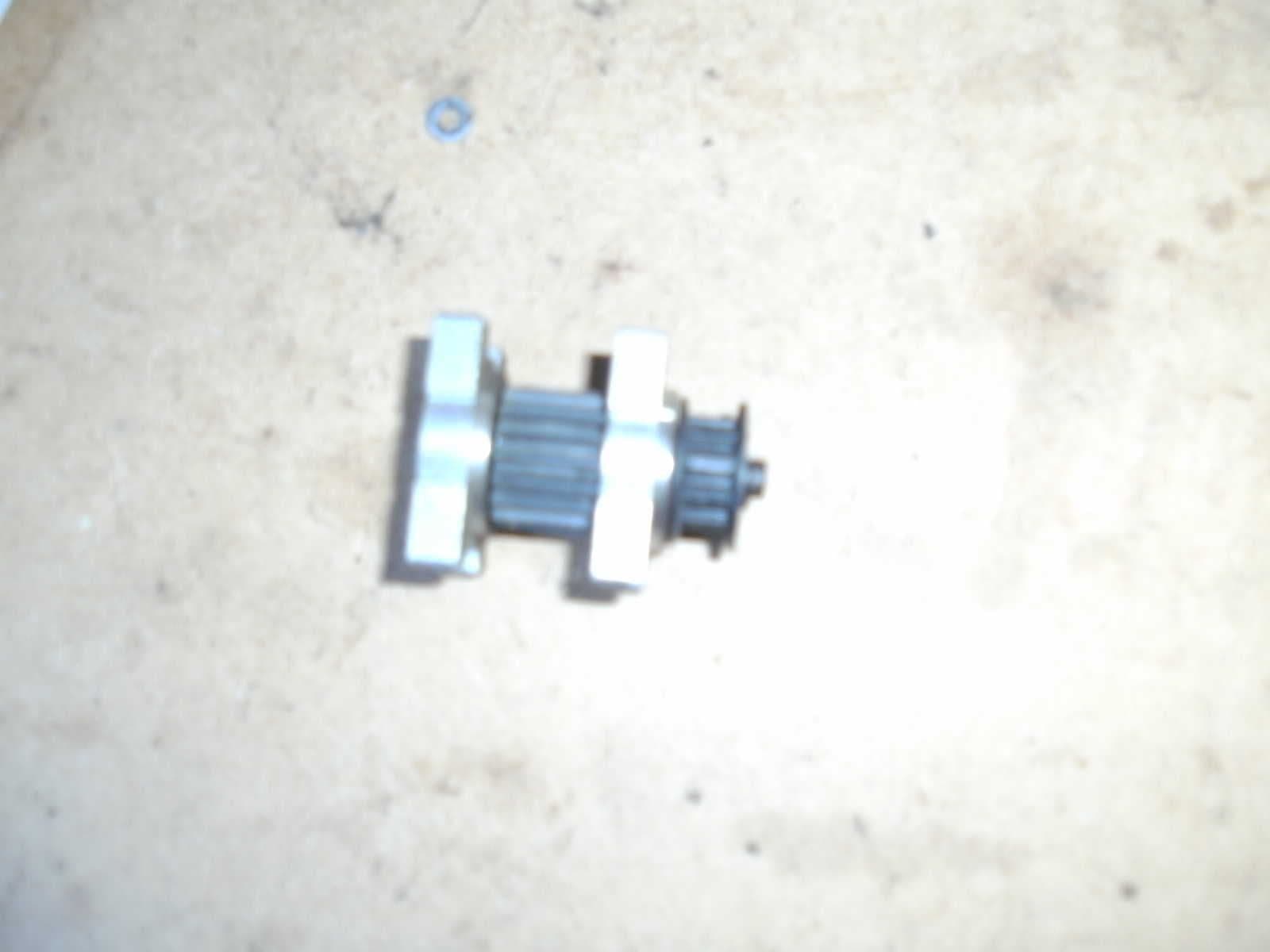 JR ERGO 30 / 50 TAIL ROTOR DRIVE PINION ASSEMBLY WITH BEARINGS ETC ...