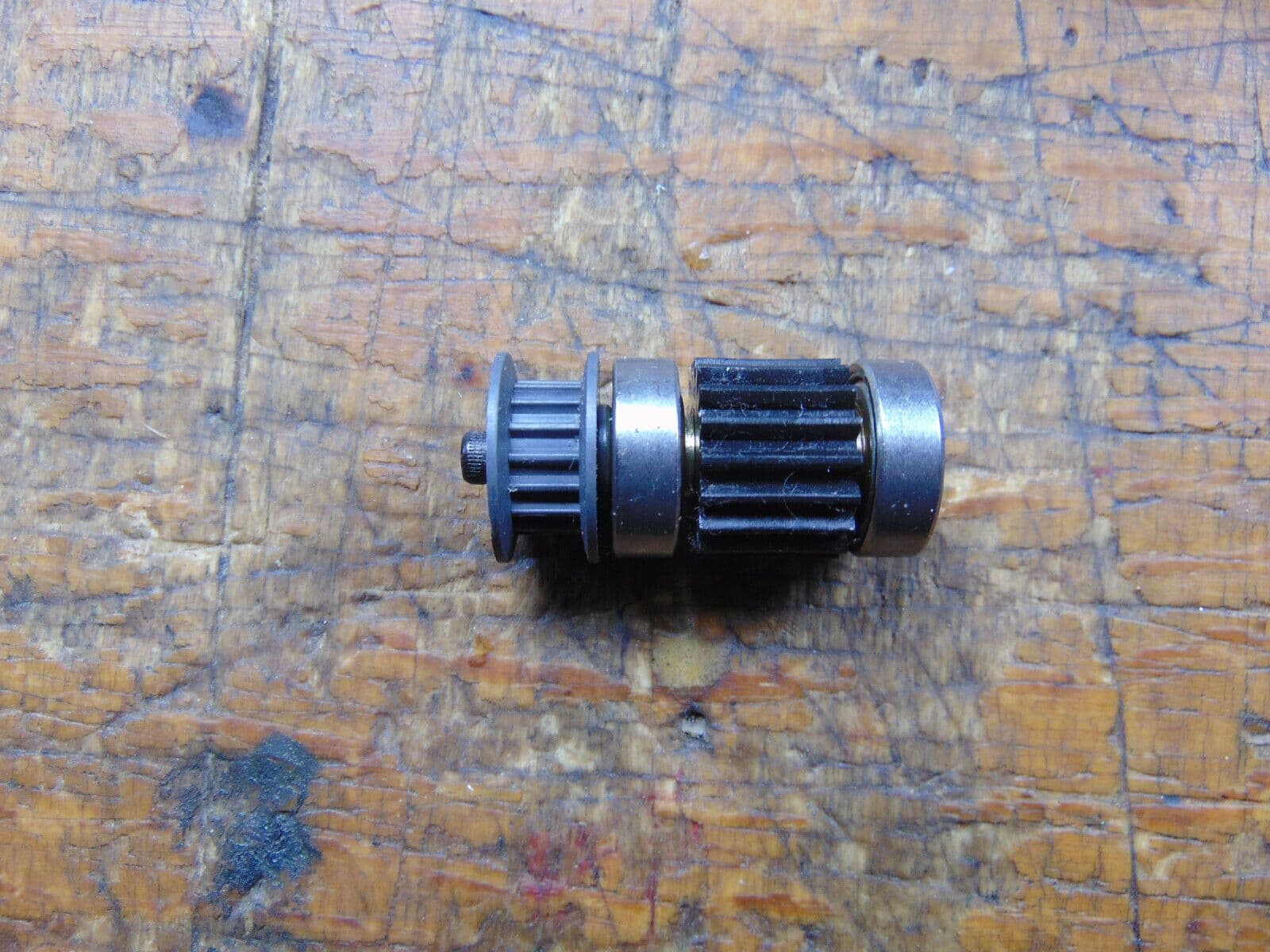 JR VENTURE 50 TAIL ROTOR DRIVE PINION & BEARINGS – RCHeliTrader