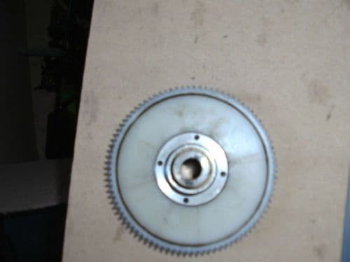 JR VENTURE 60 MAIN ROTOR SHAFT DRIVE GEAR C/W CLUTCH