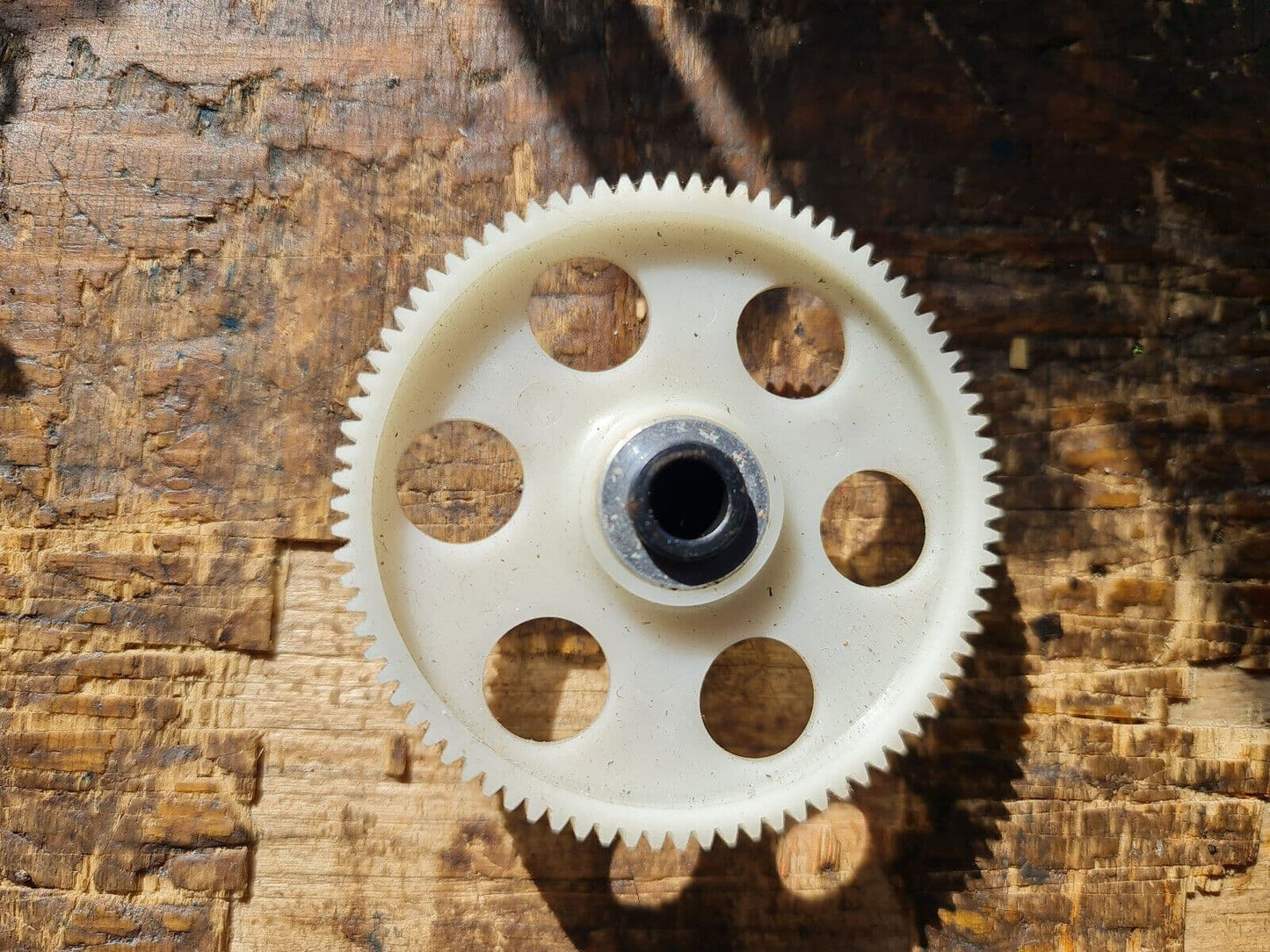 JR VIBE 500e MAIN SHAFT DRIVE GEAR C/W ONE-WAY BEARING FOR 8mm SHAFT