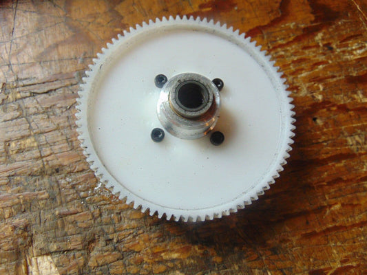 JR VIBE 90 WHITE MAIN ROTOR SHAFT DRIVE GEAR C/W ONE-WAY BEARING