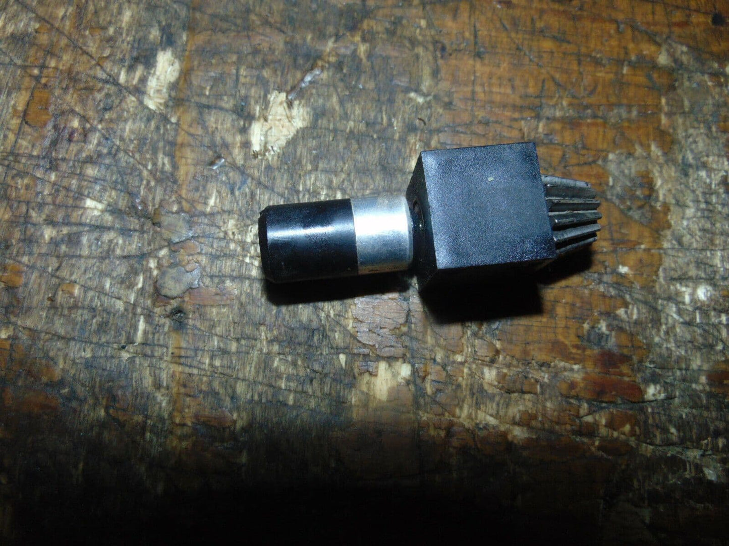 KALT BARON GASSER TAIL DRIVE PINION C/W DOGBONE CONNECTOR