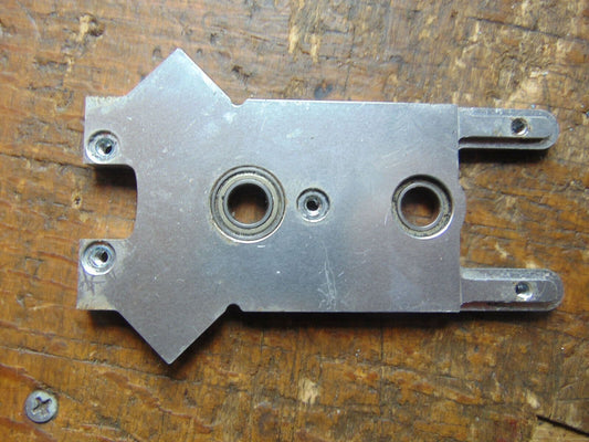 KDS AGILE 5.5 MIDDLE MAIN BEARING PLATE & SERVO MOUNTING