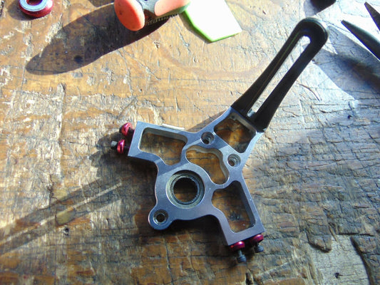 KDS AGILE 7.2 UPPER MAINBEARING & SERVO MOUNTING ASSEMBLY C/W ANTI-ROTATION GUID