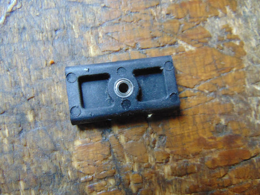 KDS INNOVA 450 TAIL DRIVE PINION LOWER MOUNTING PLATE