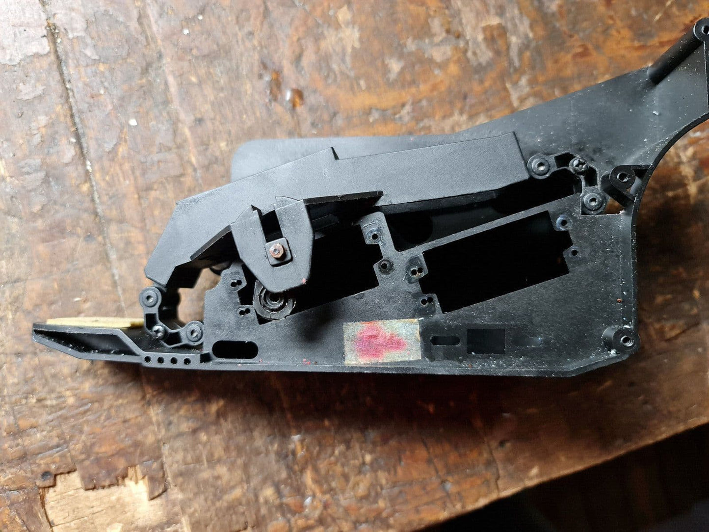KYOSHO CALIBER 30 RADIO / SERVO TRAY FOR MECHANICAL CCPM MIXER VERSION