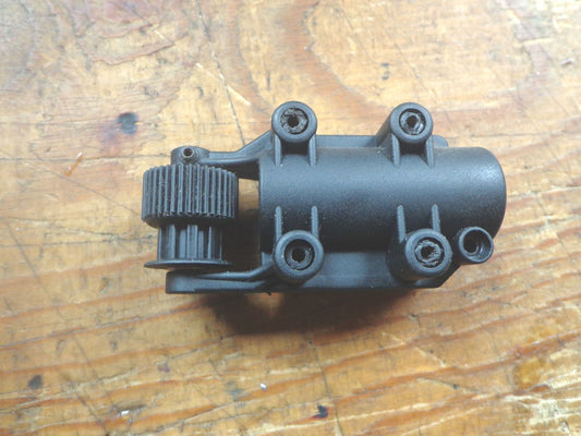 MIKADO LOGO 10 TAIL DRIVE PINION & TAIL BOOM MOUNT