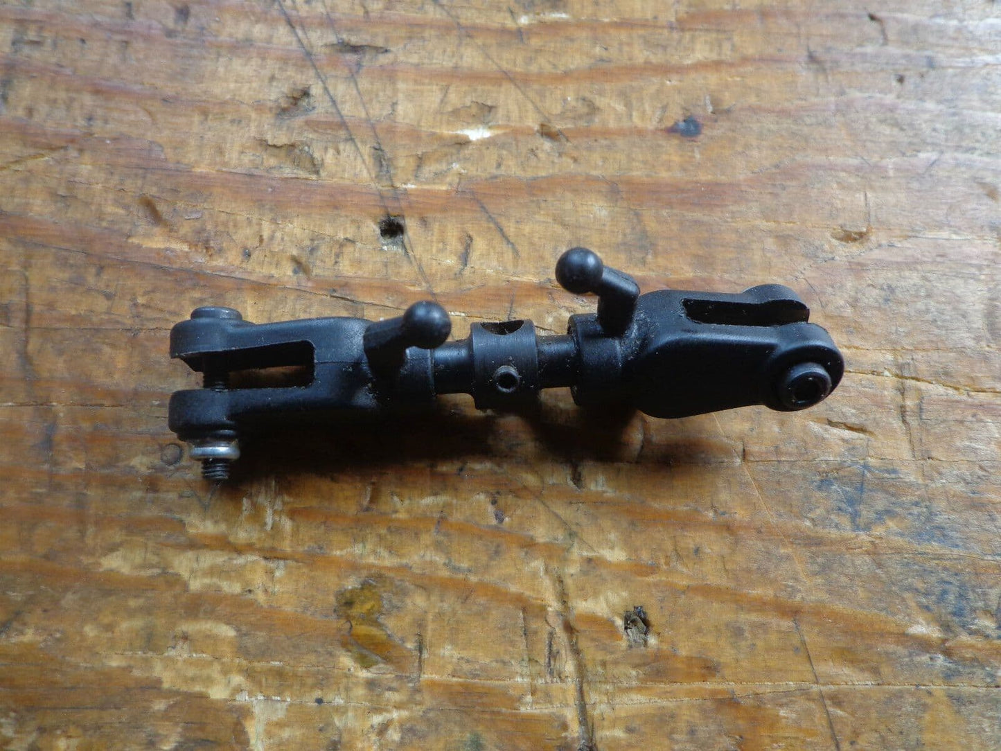 MIKADO LOGO 14 TAIL ROTOR SPINDLE & BLADE GRIPS
