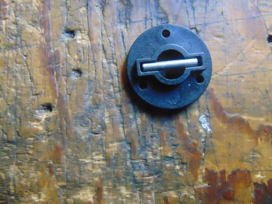 MIKADO LOGO 400 MAIN GEAR RETAINING ASSEMBLY