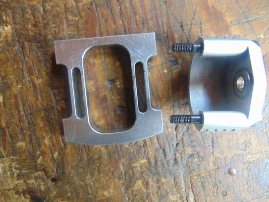 MIKADO LOGO 600 MOTOR MOUNTING C/W PINION SUPPORT & BEARING 30mm MOTOR FITTING