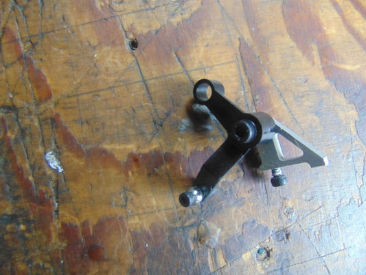 MIKADO LOGO 600 TAIL ROTOR PITCH CONTROL ARM & MOUNTING