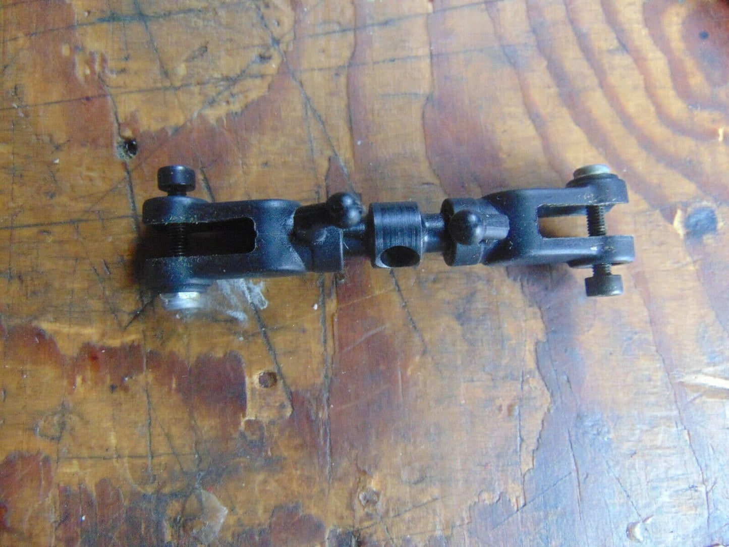 MIKADO LOGO 600 TAIL ROTOR SPINDLE & BLADE GRIPS
