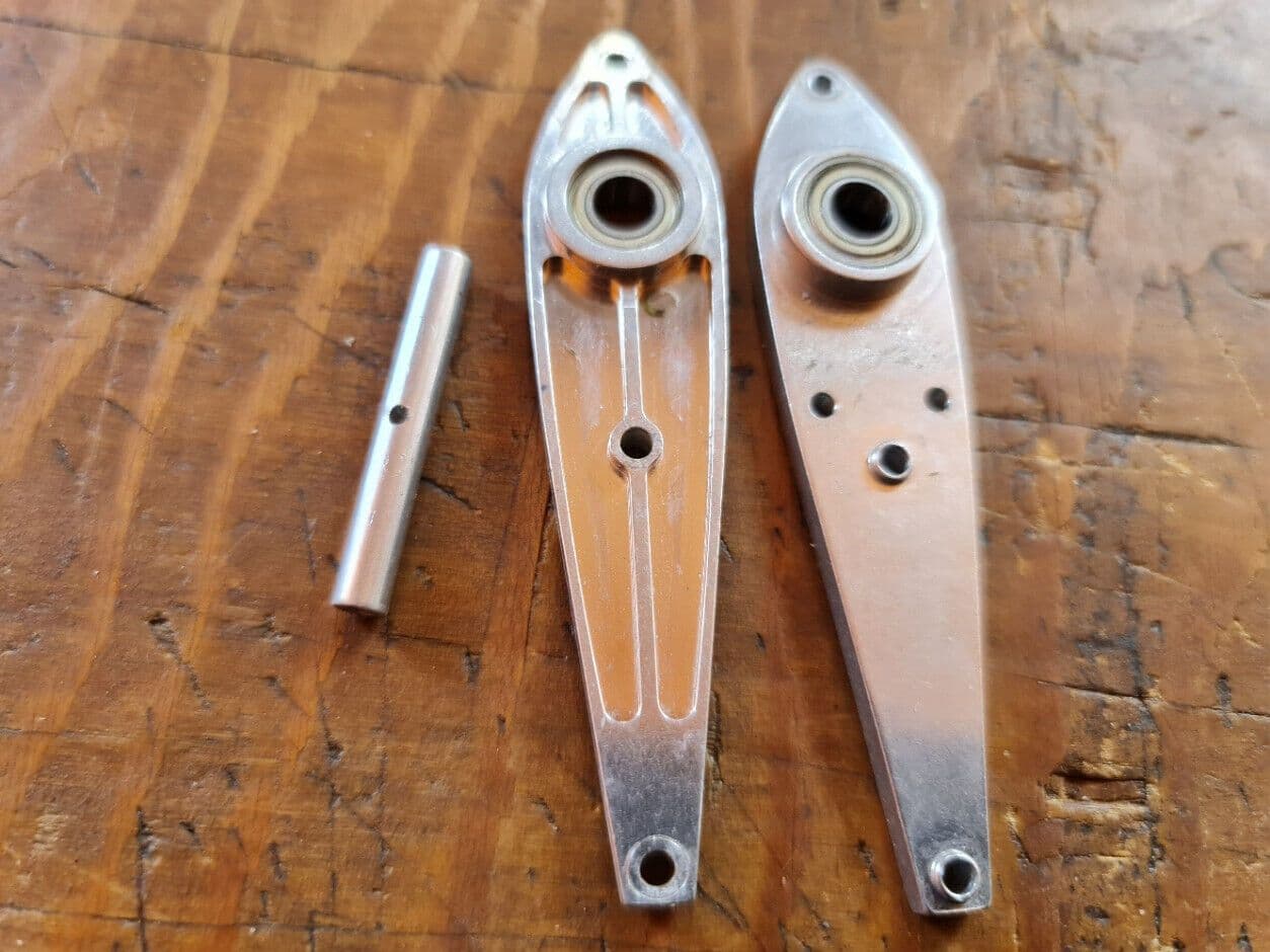 MIKADO LOGO 800 XXTREME TAIL ROTOR GEARBOX SIDES & SPACER