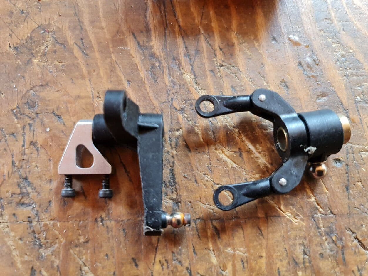 MIKADO LOGO 800 XXTREME TAIL ROTOR PITCH CONTROL ARM & YOKE