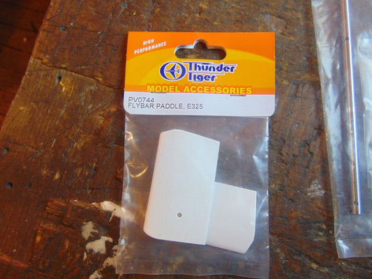 MINI TITAN E325 FLYBAR PADDLES PV0744   BNIB