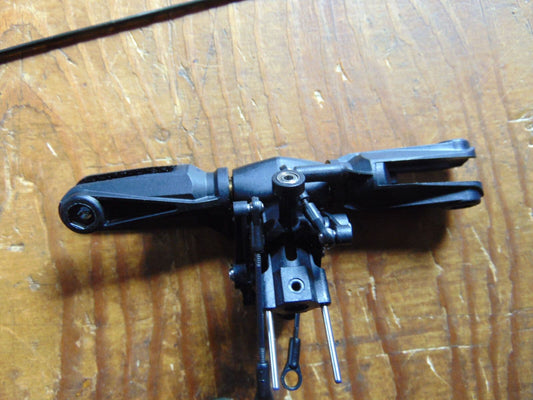 MINI TITAN E325 MAIN ROTOR HEAD & FLYBAR SEESAW ASSEMBLIES (B)