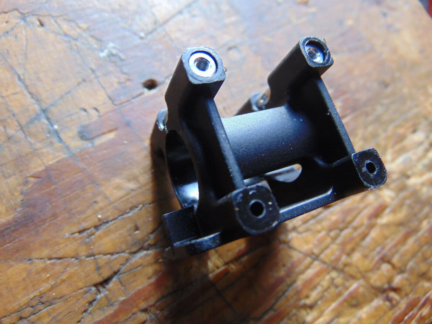 MINI TITAN E360 TAIL BOOM MOUNTING