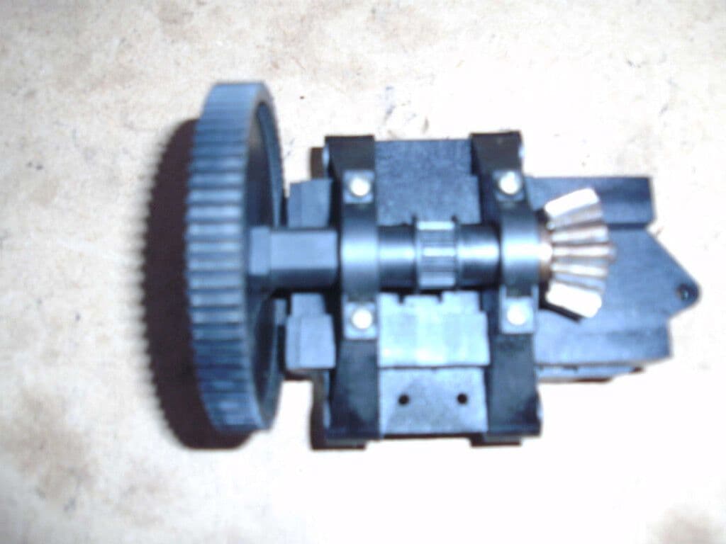 MOSKITO MAIN DRIVE GEAR ASSEMBLY C/W ENGINE MOUNTING