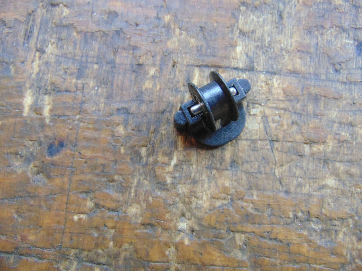 MSH PROTOS FUSELAGE BELT IDLER WHEEL & MOUNT