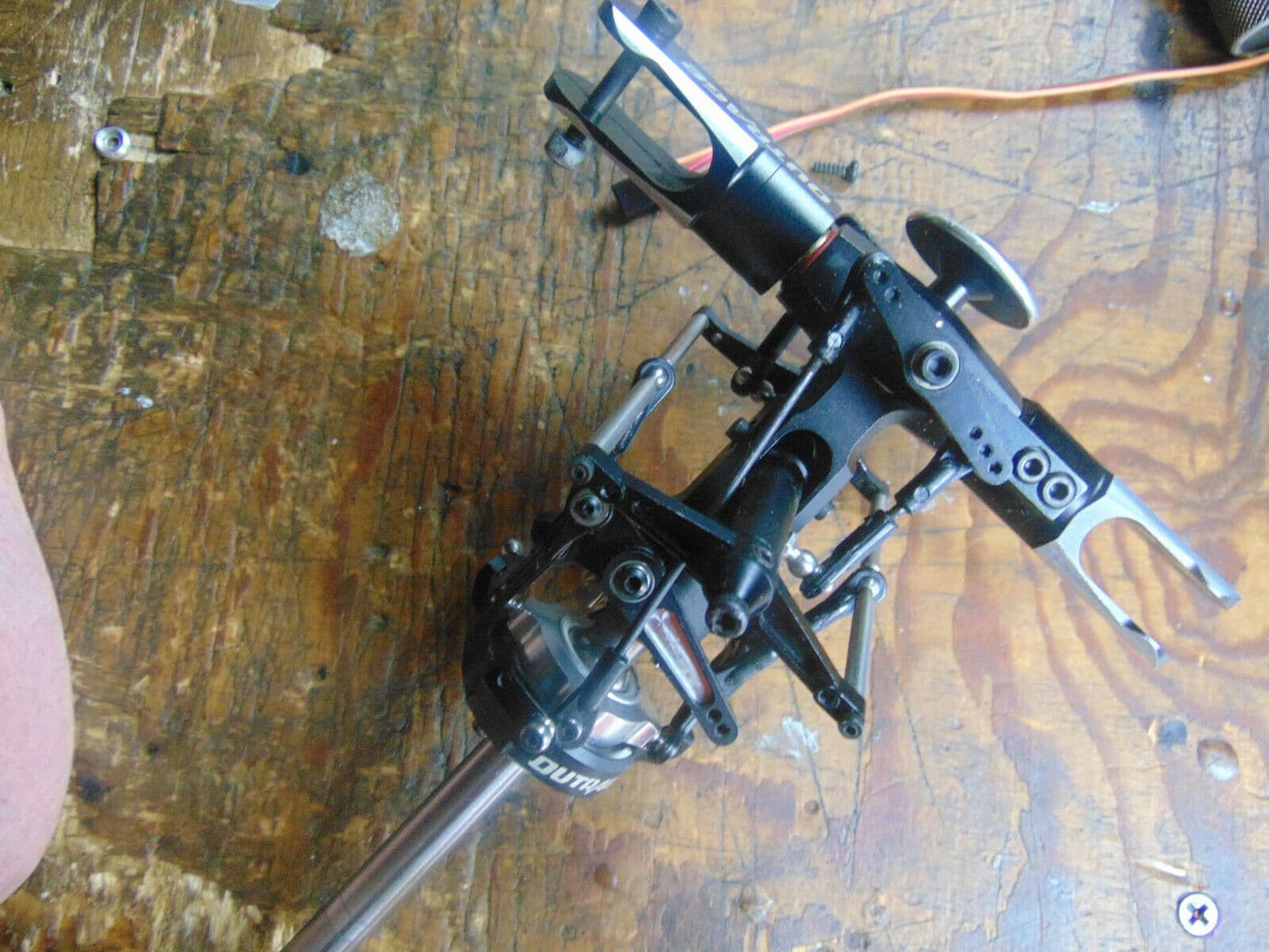 OUTRAGE 550E MAIN ROTORHEAD, WASHOUT MIXER & FLYBAR SEESAW ASSEMBLIES ETC