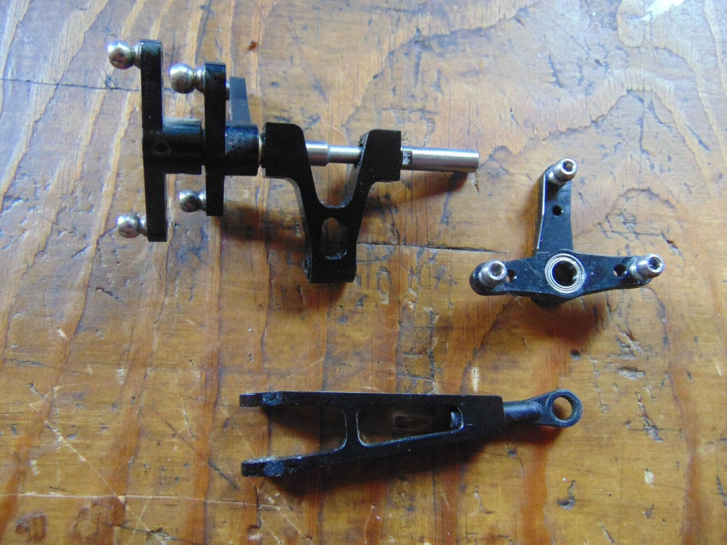 OUTRAGE FUSION 50 AILERON & ELEVATOR CONTROL ARMS