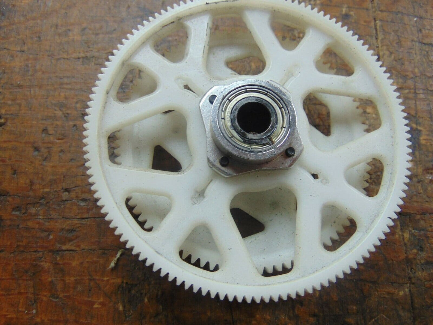 OUTRAGE VELOCITY 50 MAIN & TAIL DRIVE GEARS C/W ONE-WAY BEARING