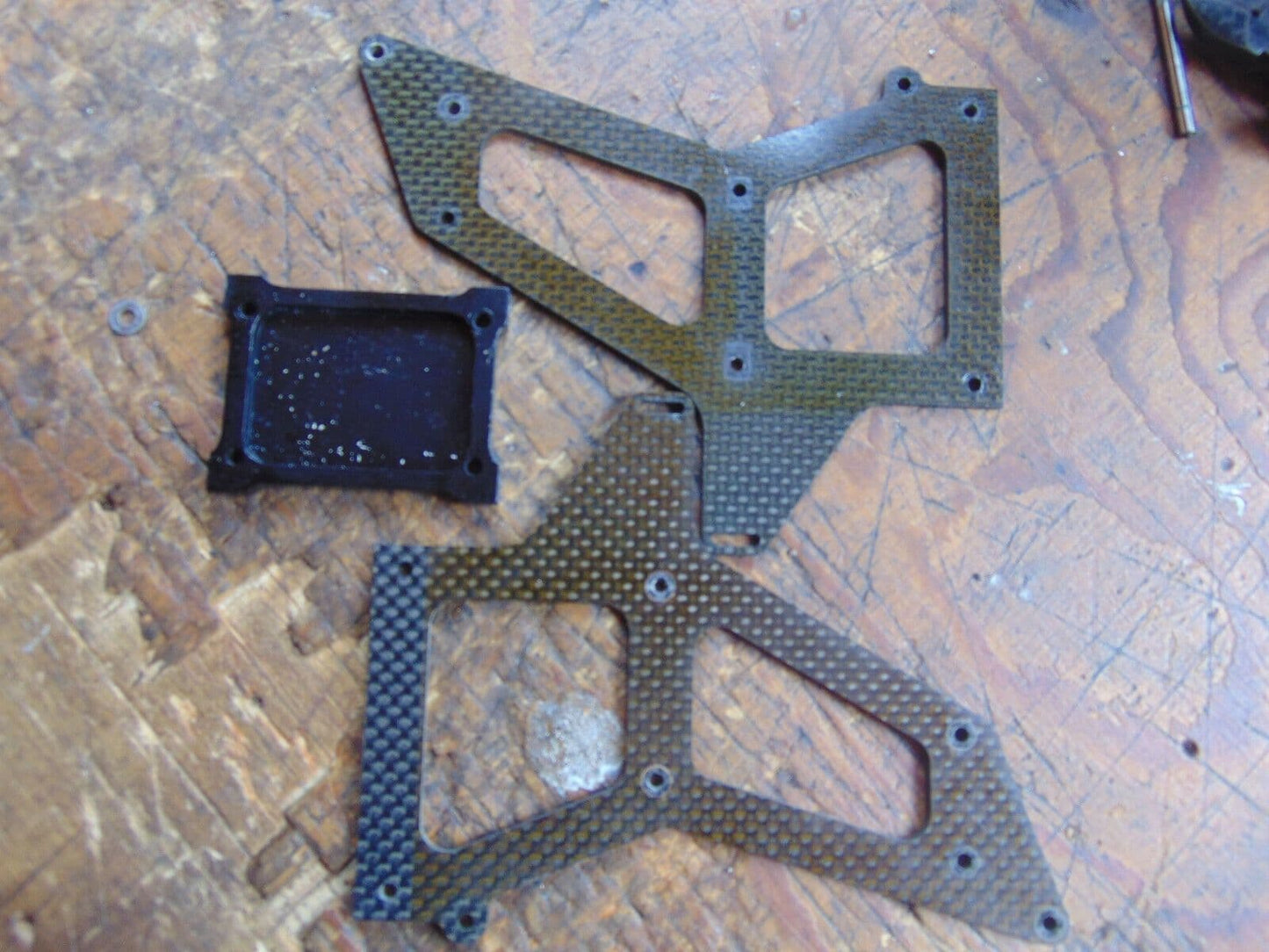 QUICK 30 PRO CARBON FIBRE REAR MAIN FRAME SECTIONS & SPACERS