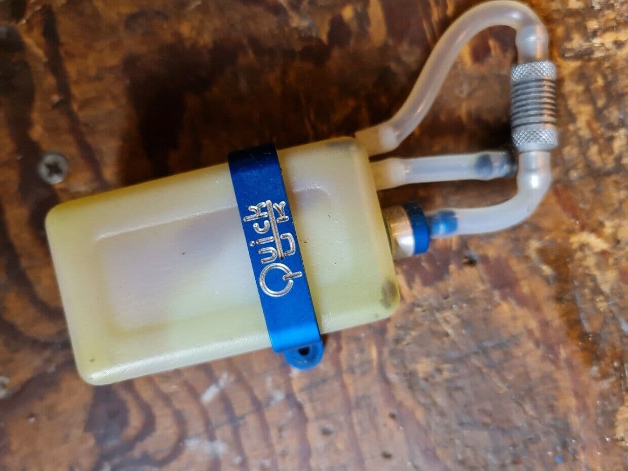 QUICK UK 2 oz FUEL HEADER TANK C/W BLUE ALLOY BRACKET