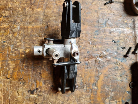 QUICKIE 15 MAIN ROTORHEAD & FLYBAR SEESAW ASSEMBLY