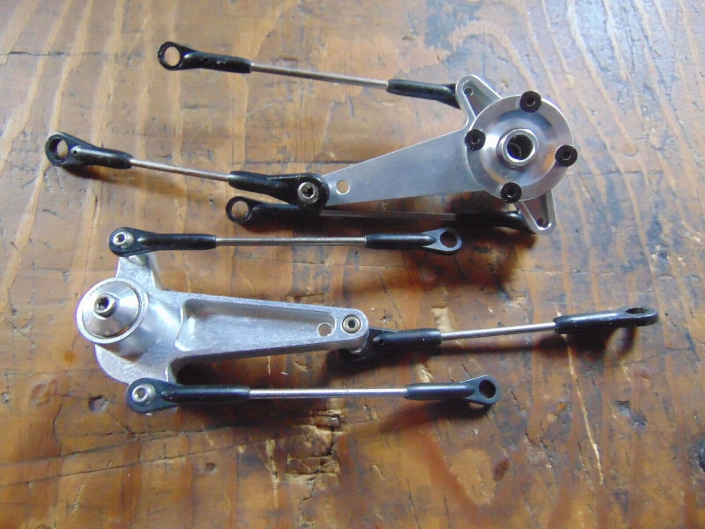 RAPTOR 90 G4 AILERON CONTROL ARMS