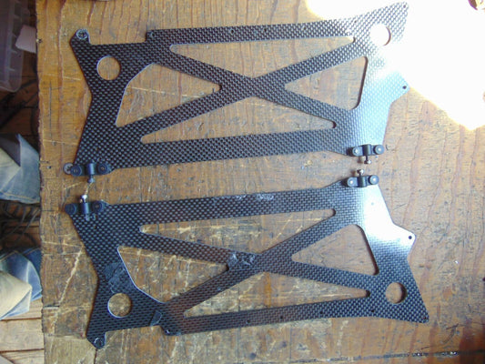 RAPTOR E700 CARBON FIBRE LOWER MAIN FRAME SIDES