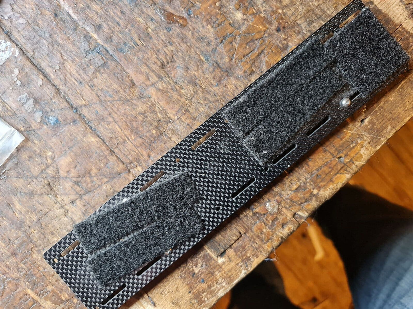 RAVE 90 E7CARBON FIBRE BATTERY TRAY